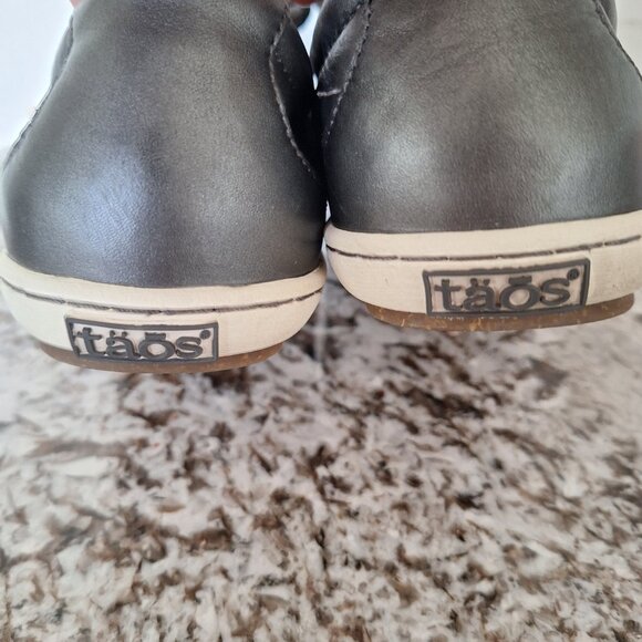 TAOS leather sneakers size 8M - Picture 5 of 9